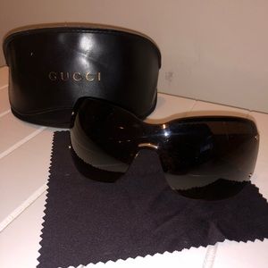 Gucci Sunglasses w Case